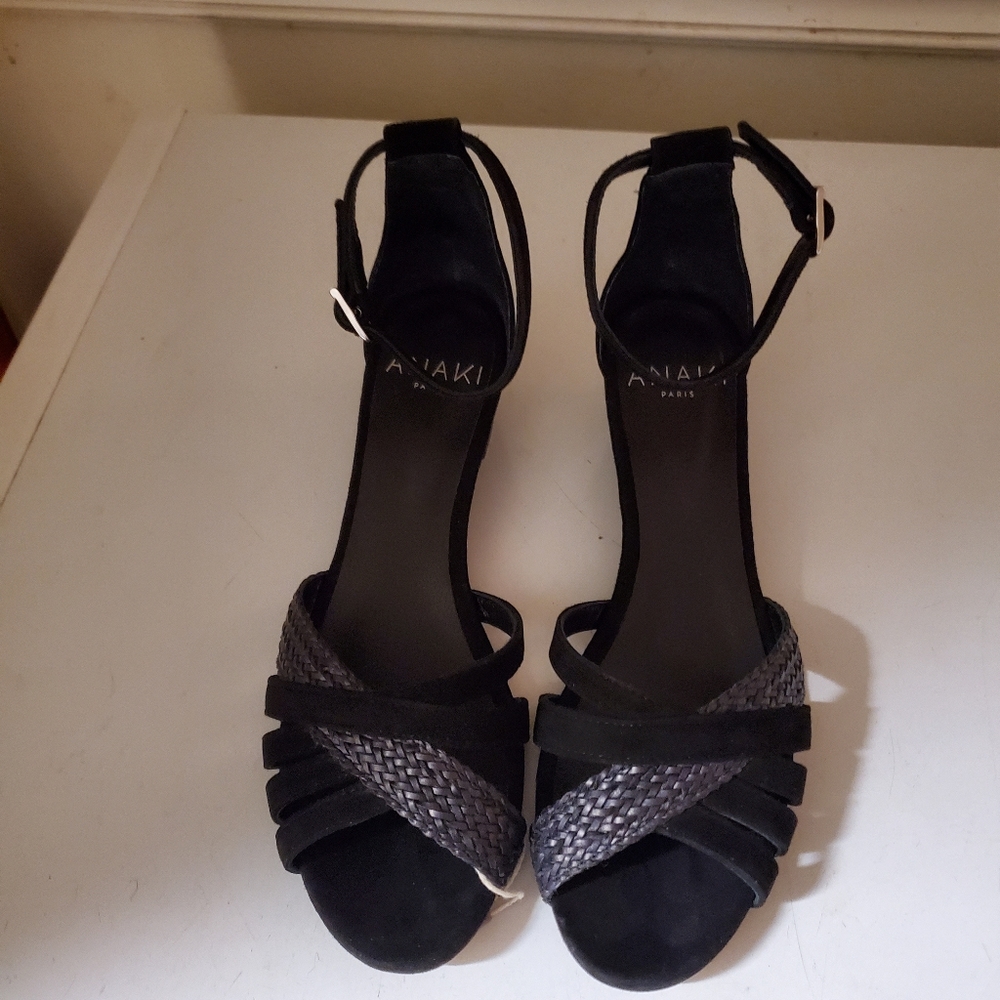 Shoe